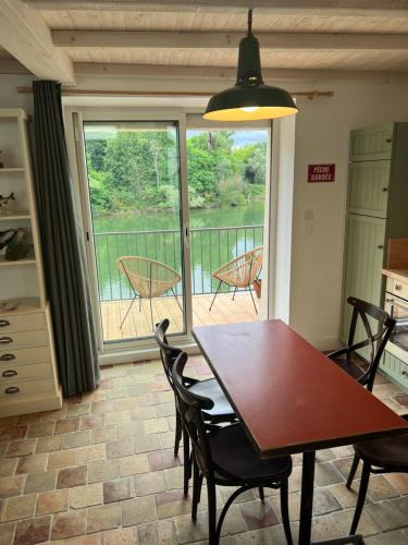 Verdun-sur-le-Doubs House | La Maison du Pêcheur