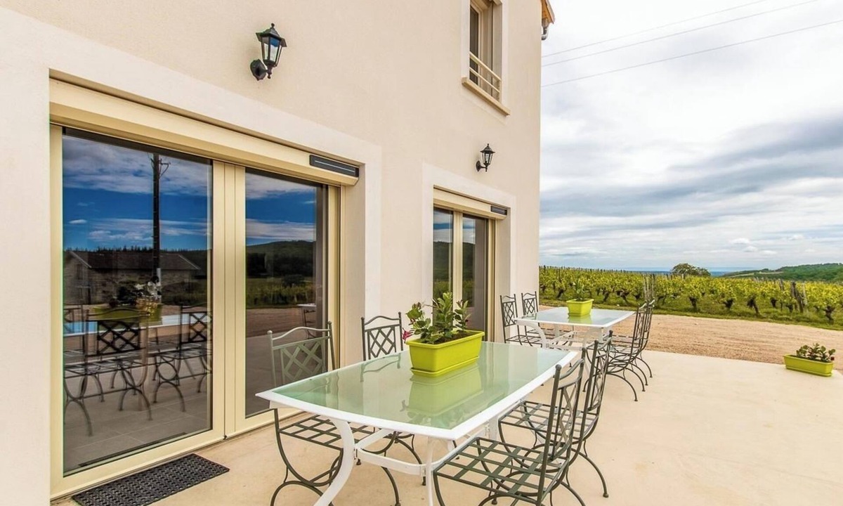 Lugny House | La Maison du Négociant