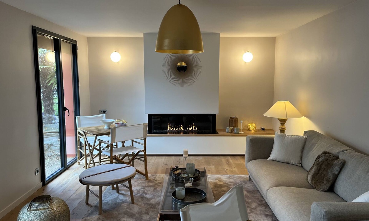 Coutures House | La Maison du Petit Hutin