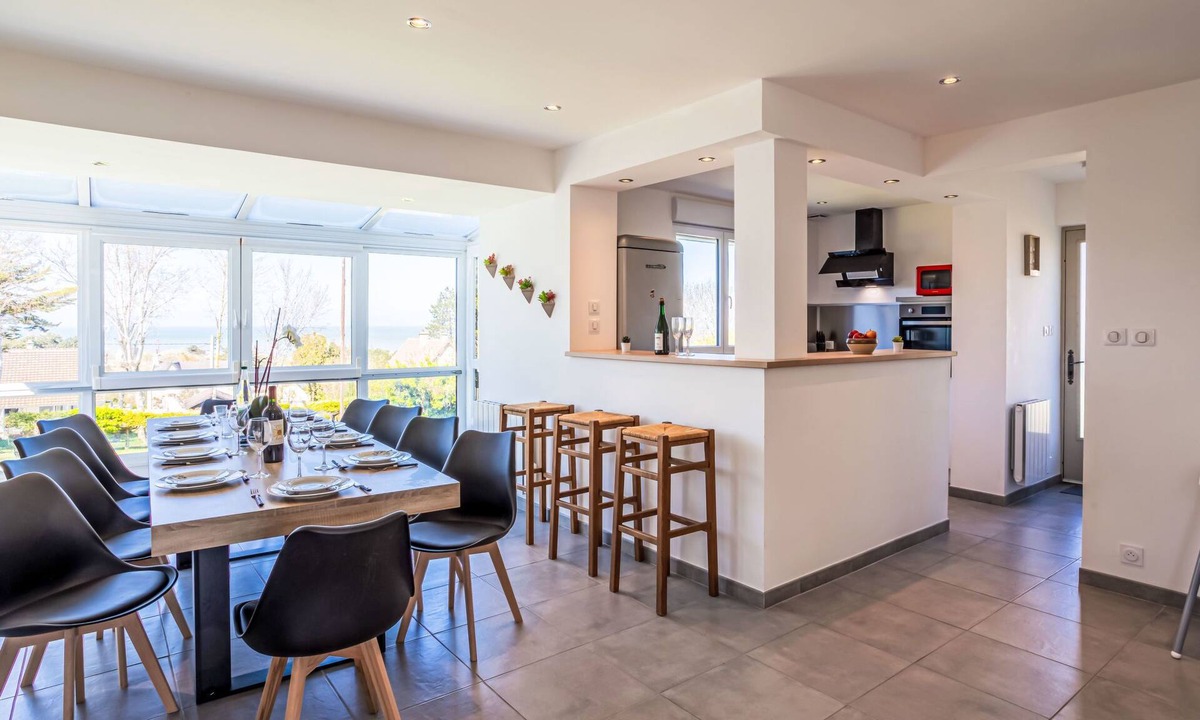 Ver-sur-Mer House | La maison du phare by Interhome