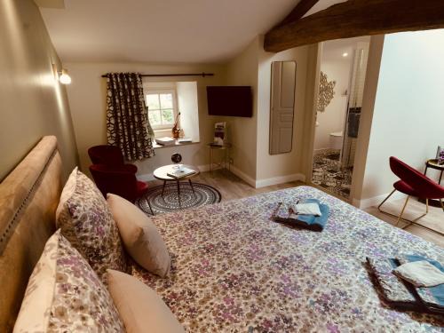 Tiffauges Bed & Breakfast | La maison du sculpteur à Tiffauges proche Puy du F