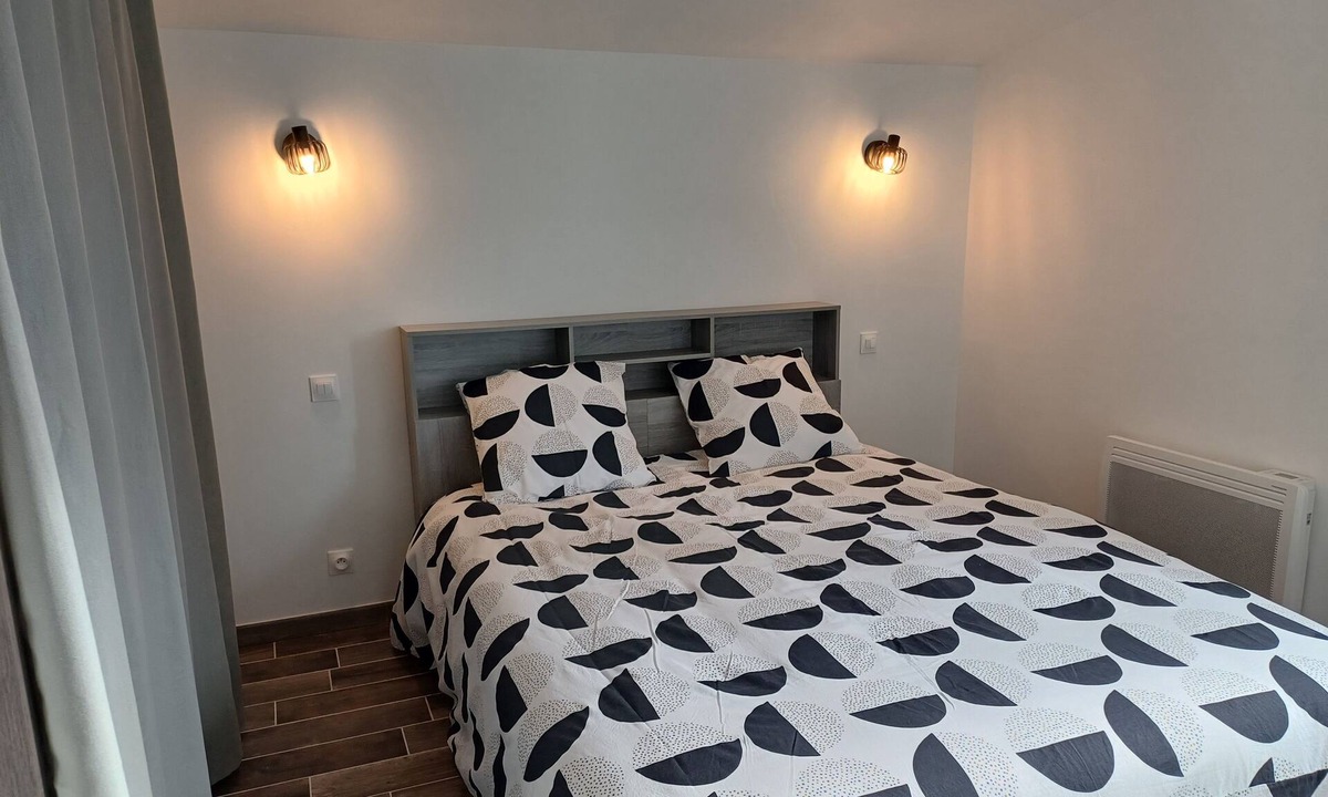 Pouzauges House | La Maison du Soleil apartment on enclosed land near DU PUY DU FOU