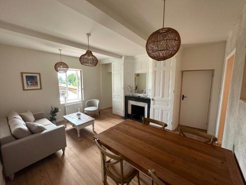 Romaneche-Thorins Apartment | La maison du village