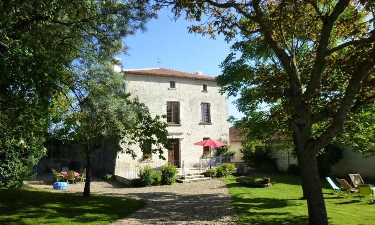 Thurageau House | La Maison Forte - Mirebeau