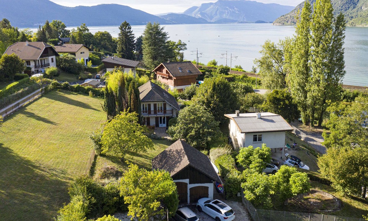 Brison-Saint-Innocent House | La Maison au Bord du lac du Bourget