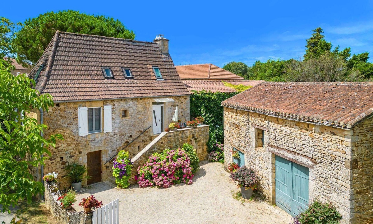 Frayssinet-le-Gelat Villa | La Maison Fleurie - Two Bedroom Villa, Sleeps 4