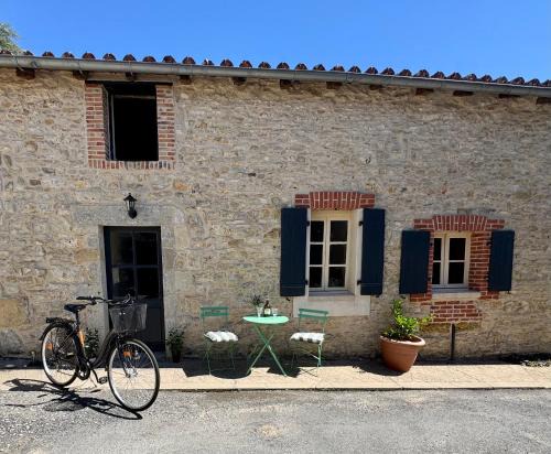 Saint-Laurent-de-Ceris Bed & Breakfast | La Maison de Lyon