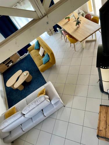 Saint-Amand-sur-Fion House | La Maison Jaune - 4 chambres - 7 personnes - au calme