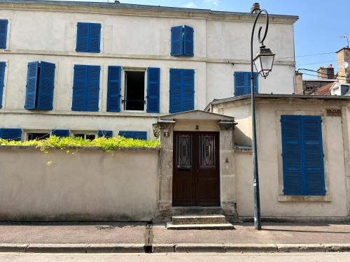 Bar-sur-Aube Apartment | La Maison Majorelle