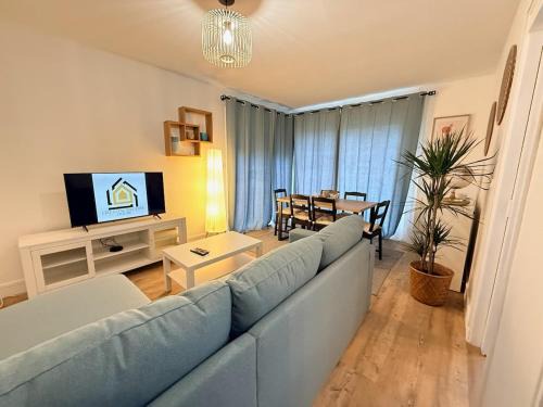 Mantes-la-Jolie Apartment | La Maison Mantaise