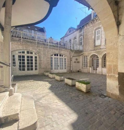 Tonnerre Apartment | La maison papillon