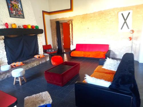 Sarrant House | La Maison Pop-70's-Spot Nature-B&B