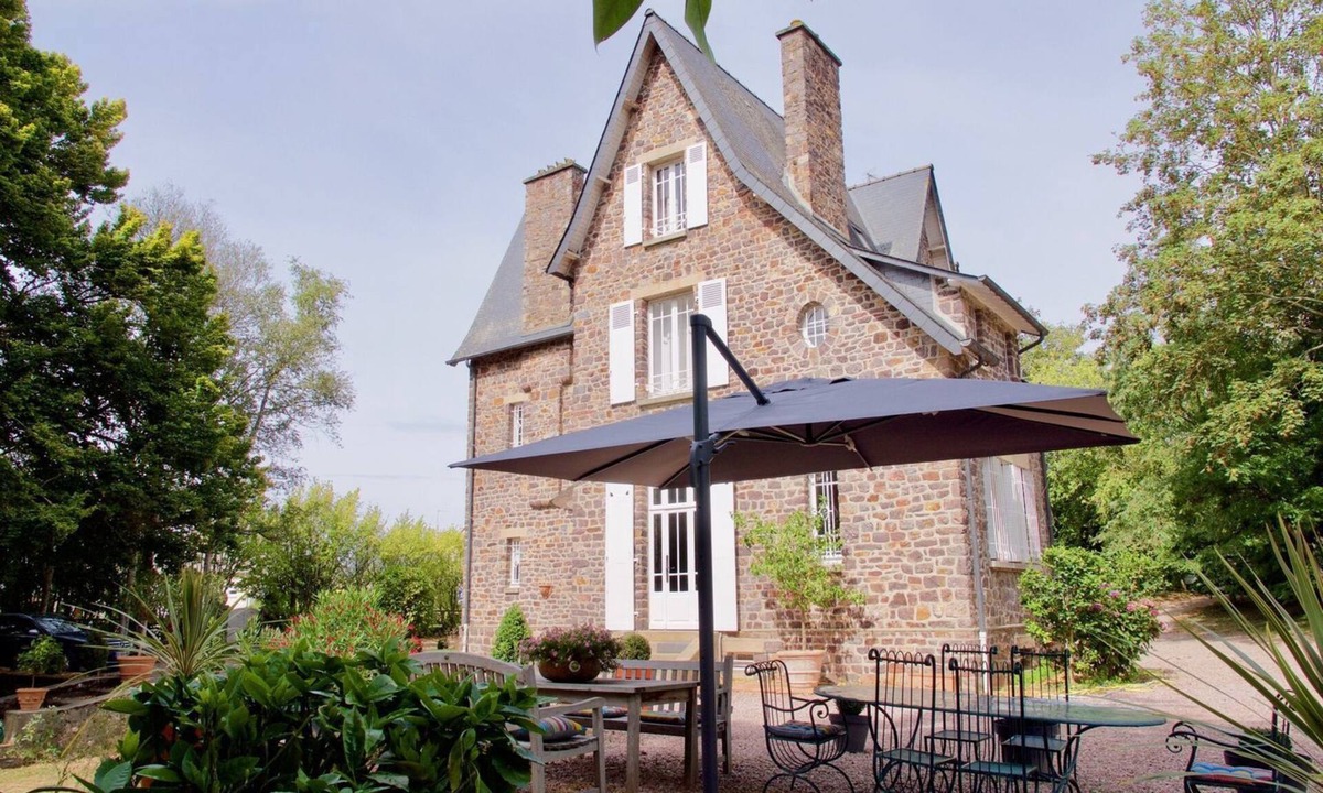Montauban-de-Bretagne House | La Maison Rouge