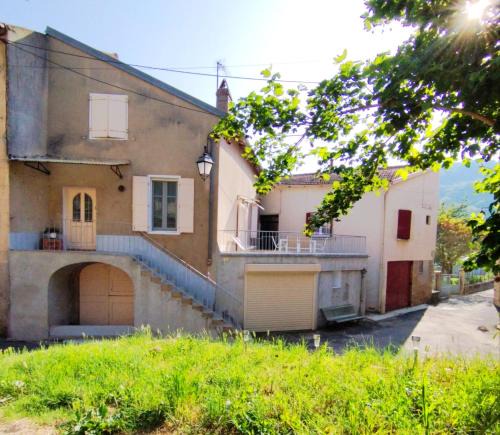 Versols-et-Lapeyre House | La maison rose