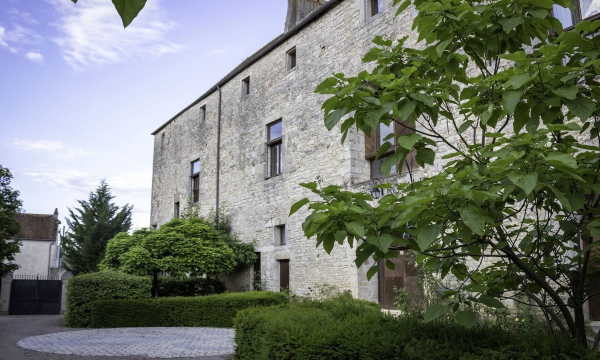 Pesmes House | LA MAISON ROYALE