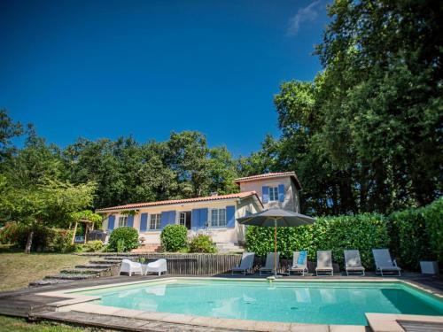 Laprade House | La Maison sur la Colline