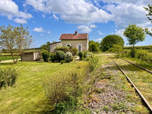Sainte-Magnance House | La Maisonnette de Chevannes