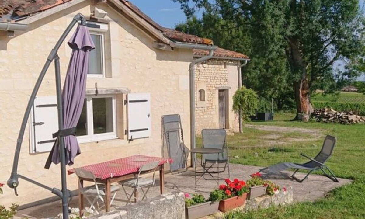 Ozillac House | La Maisonnette Soleil Levant. Jonzac 5 min.