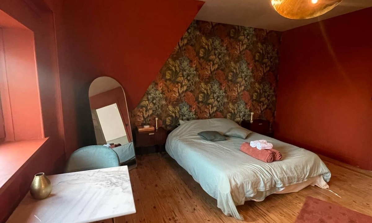 Blendecques Bed & Breakfast | La Mariance bed and breakfast with private Jacuzzi!