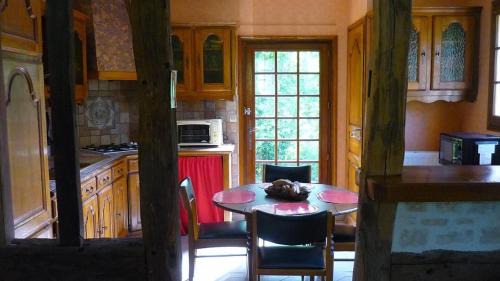 Saint-Germain-de-Livet House | La martinière - Au cours du ruisseau