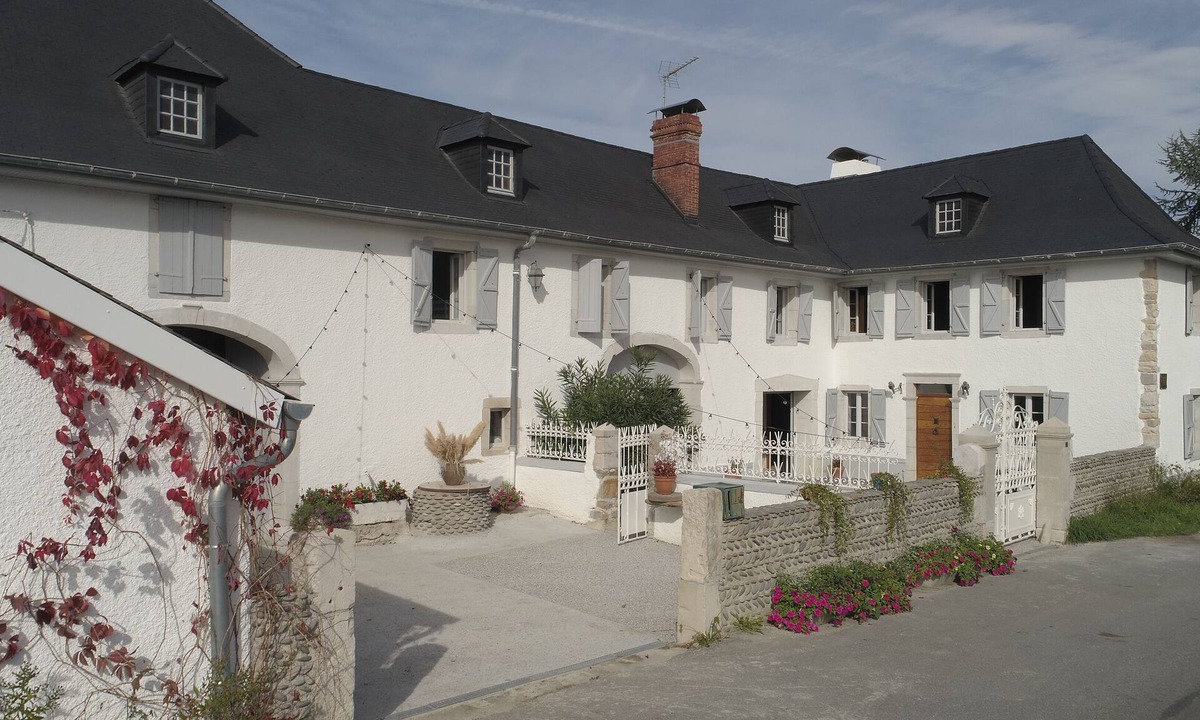 Ogenne-Camptort House | La Maysou dou Canounge