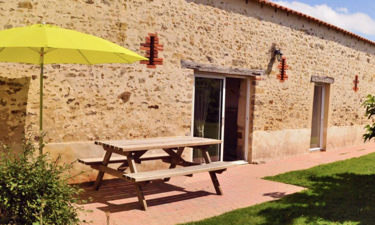 Saint-Hilaire-la-Foret House | La Mésange - Cottage 5 people with indoor heated pool