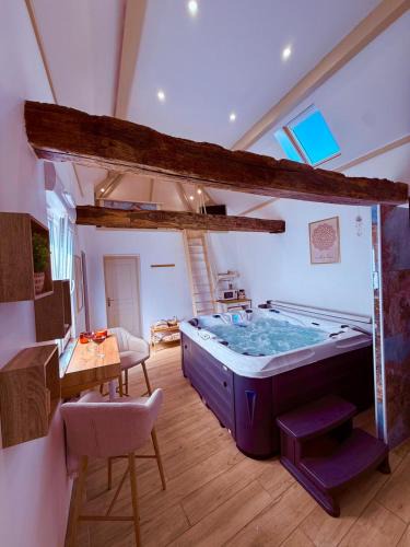 Bellaing House | La Mezzanine - Chambre avec Spa
