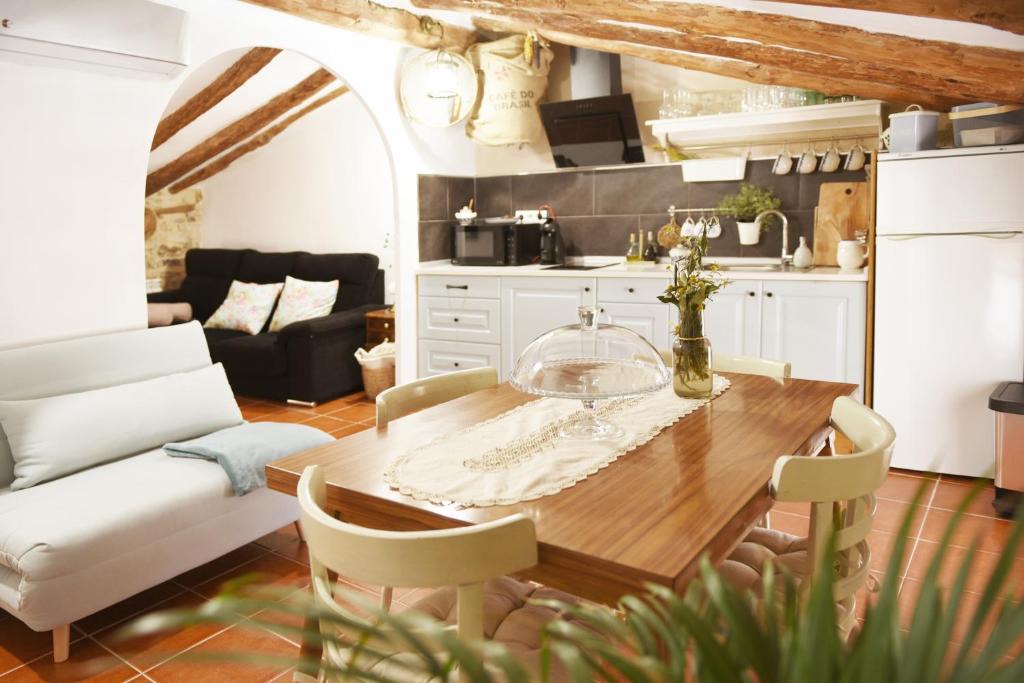 Estercuel Apartment | LA MIMBRERA