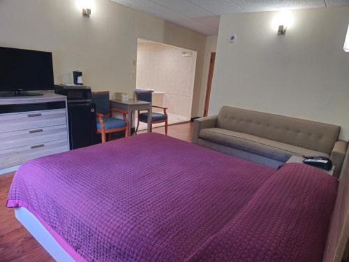 Monmouth Junction Hotel | La Mirage Motor Inn