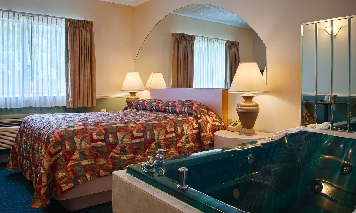 Monmouth Junction Hotel | La Mirage Motor Inn