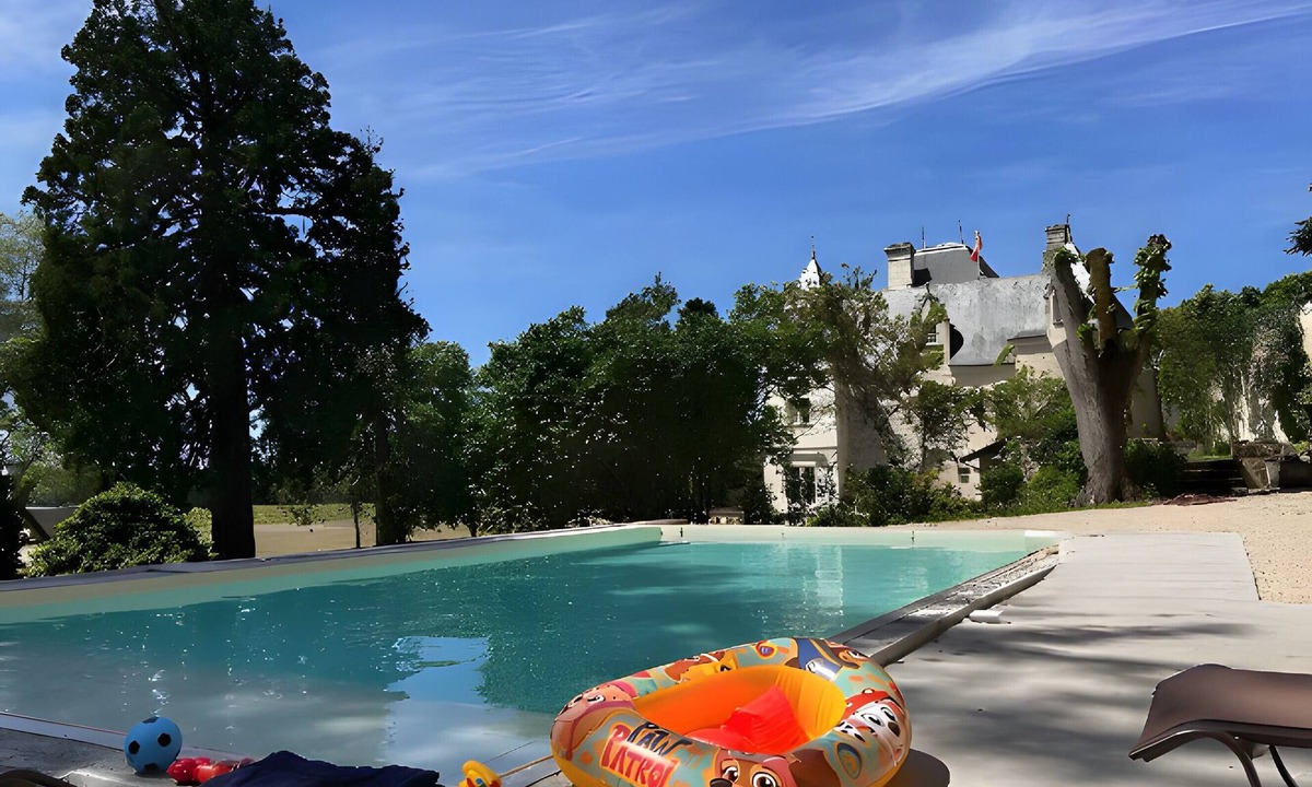 Cravant-les-Coteaux Apartment | La Motte Wilhelm de Sonnay – Relais du Château de Sonnay