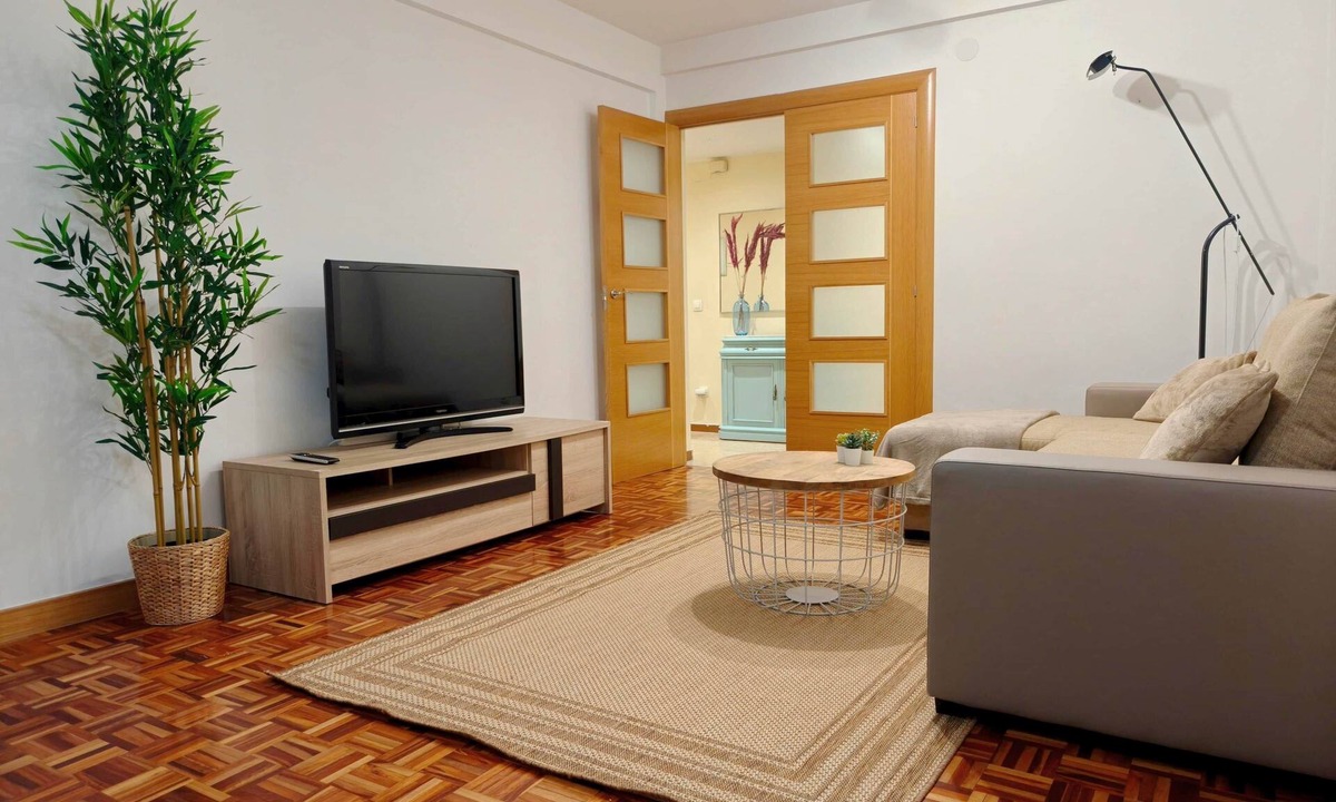 La Magdalena Apartment | La Muralla de los Sitios by Alogest