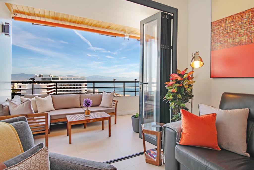 Torremolinos City Centre Apartment | La Nogalera Deluxe Apartment Torremolinos