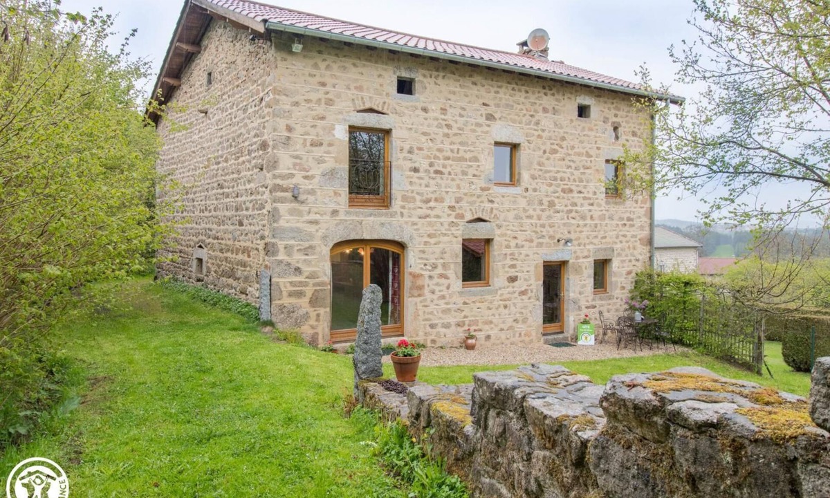 Sauvessanges House | LA Noiseraie DE L'ecureuil