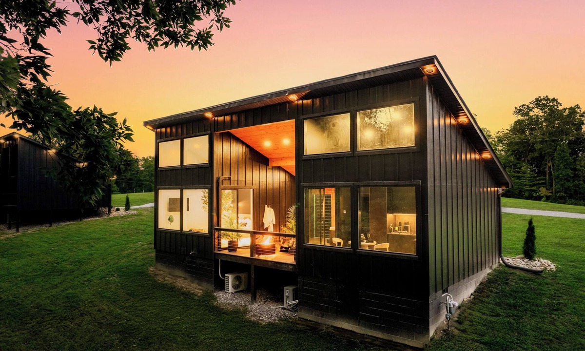 Wartburg Ski Chalet | La Notte Modern Black Chalet