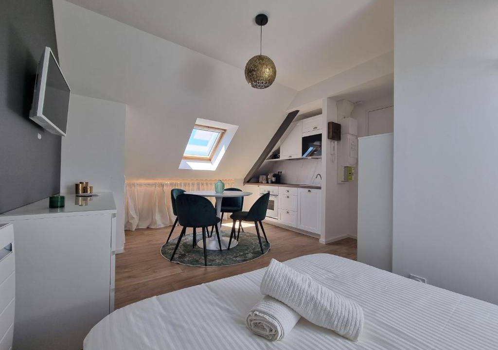 Bruz Apartment | La Palme d'Or by Madame Conciergerie
