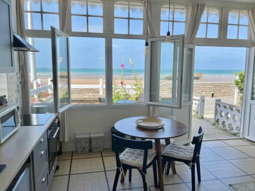 Arromanches-les-Bains Apartment | La parenthèse marine, vue mer avec terrasse