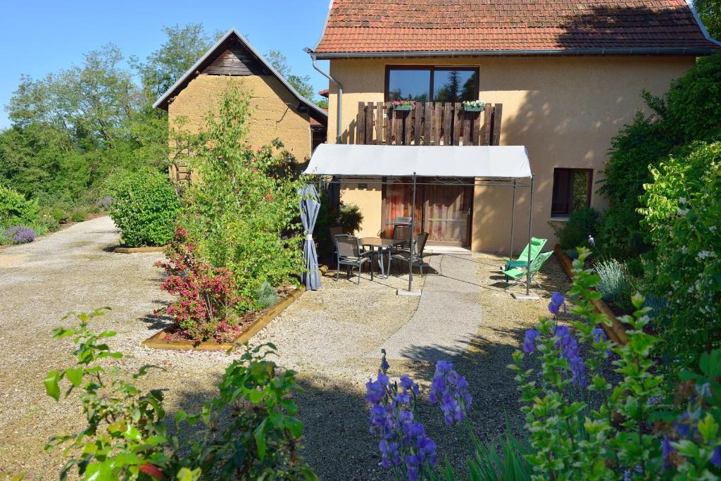 Saint-Genix-sur-Guiers Apartment | La Parenthèse - Gîte de la Sittelle