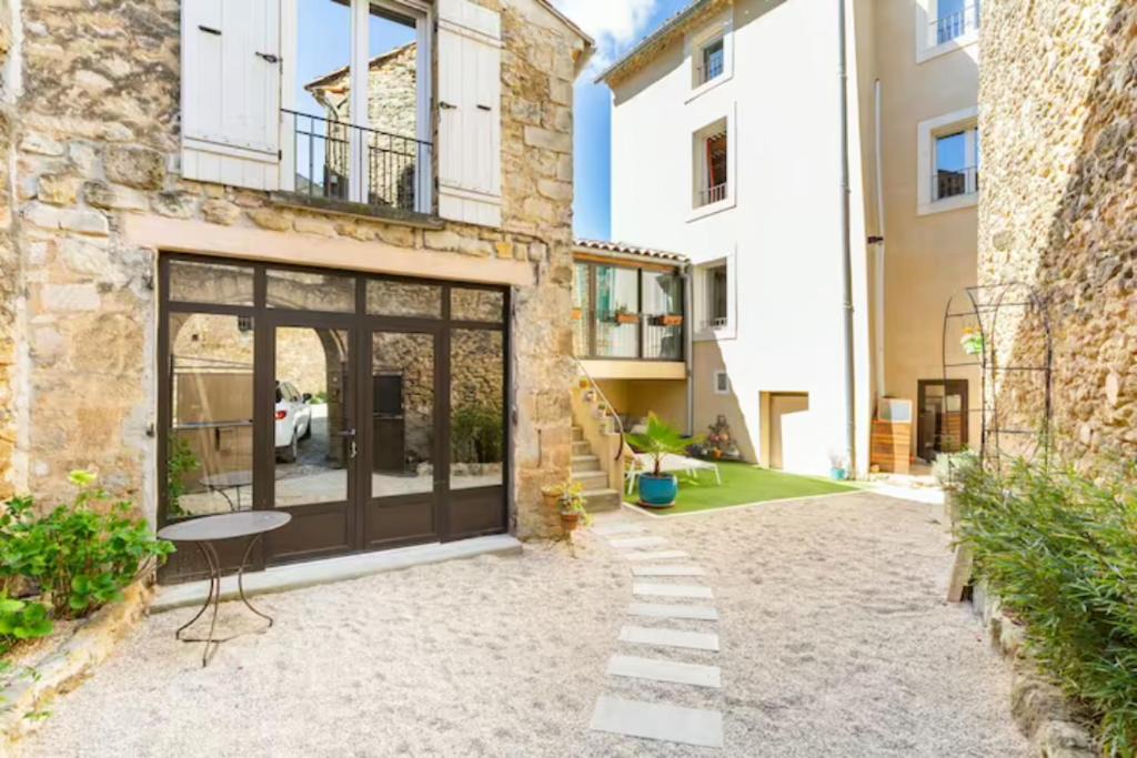 Rochegude Bed & Breakfast | La Parenthèse, chambres d'hôtes