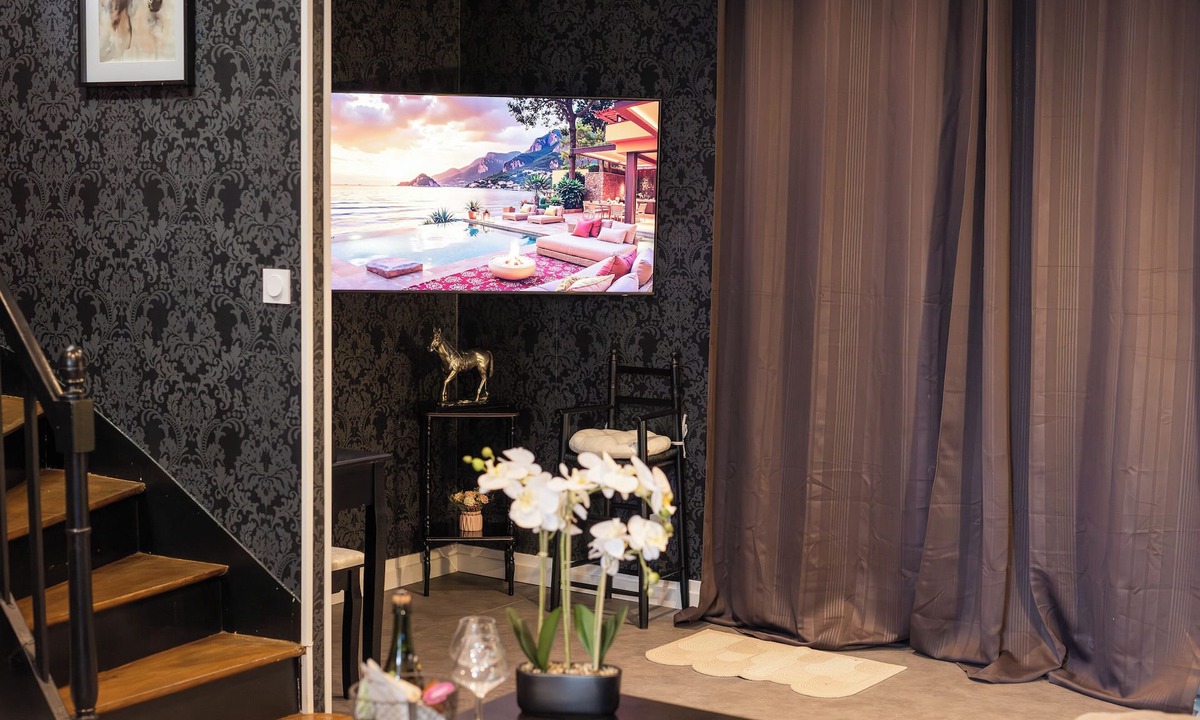 Almeneches House | La Parenthèse Normande - Balneotherapy - Video projector