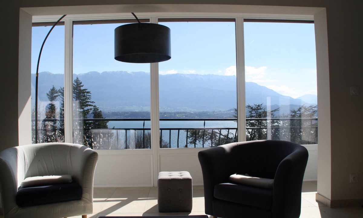 Le Bourget-du-Lac Apartment | "LA PARENTHÈSE": 4-Star Getaway - Panoramic View over Lake Bourget.