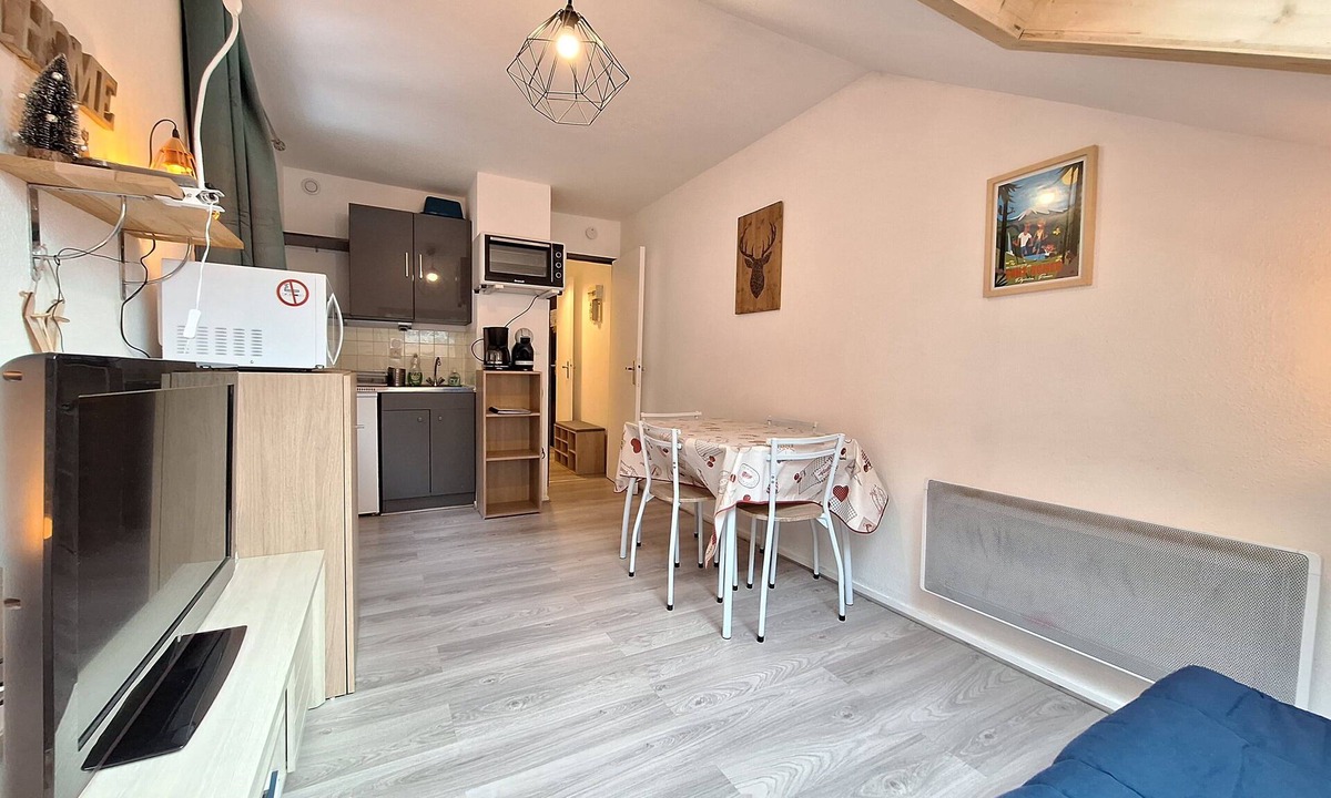 Pyrenees 2000 Apartment | La Parenthèse - Quiet apartment 100m from ski slopes and shops Pyrenees