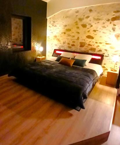 Saint-Philbert-de-Bouaine Hotel | La Passionnante Gîte avec Spa privatif