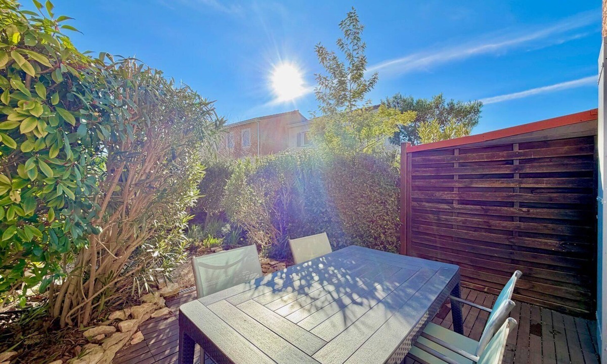 Calvisson Apartment | La Pause Douce, 2 Guests, Pool & Sunshine
