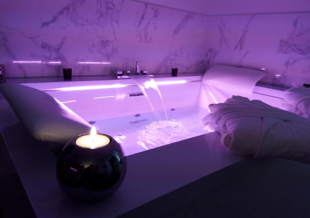 Paroisse Notre-Dame Apartment | La Pause Romantique