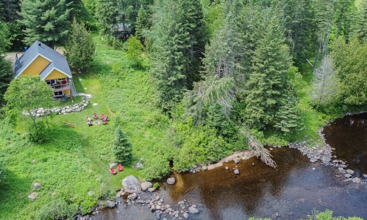 Chertsey Ski Chalet | La Pause – Tranquility by the River