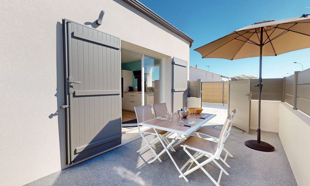 Saint-Gilles-Croix-de-Vie Ski Chalet | La Petite Vague