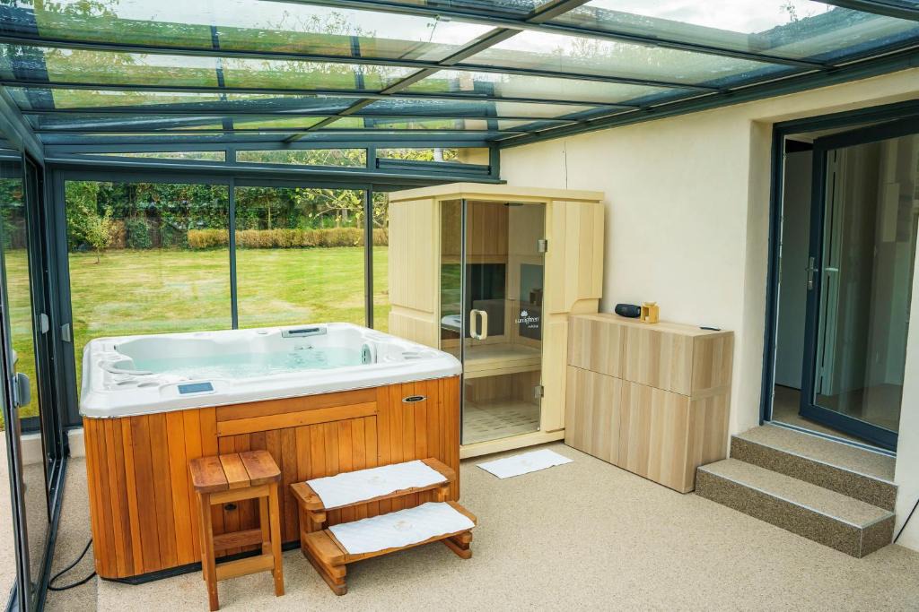 La Selle-en-Cogles Bed & Breakfast | La Perle Rare - spa