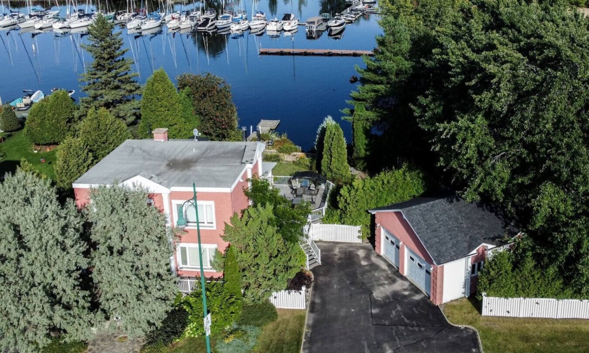 Roberval House | La Perle Rose du Lac-St-Jean