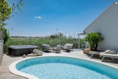 Aigues-Mortes Villa | La Perle Rose Villa Standing 5 étoiles avec piscine jacuzzi et superbe vue
